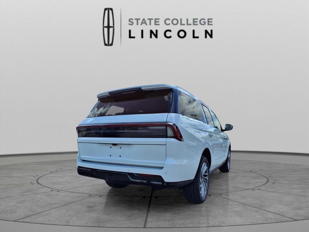 New 2025 Lincoln Navigator Reserve image 3