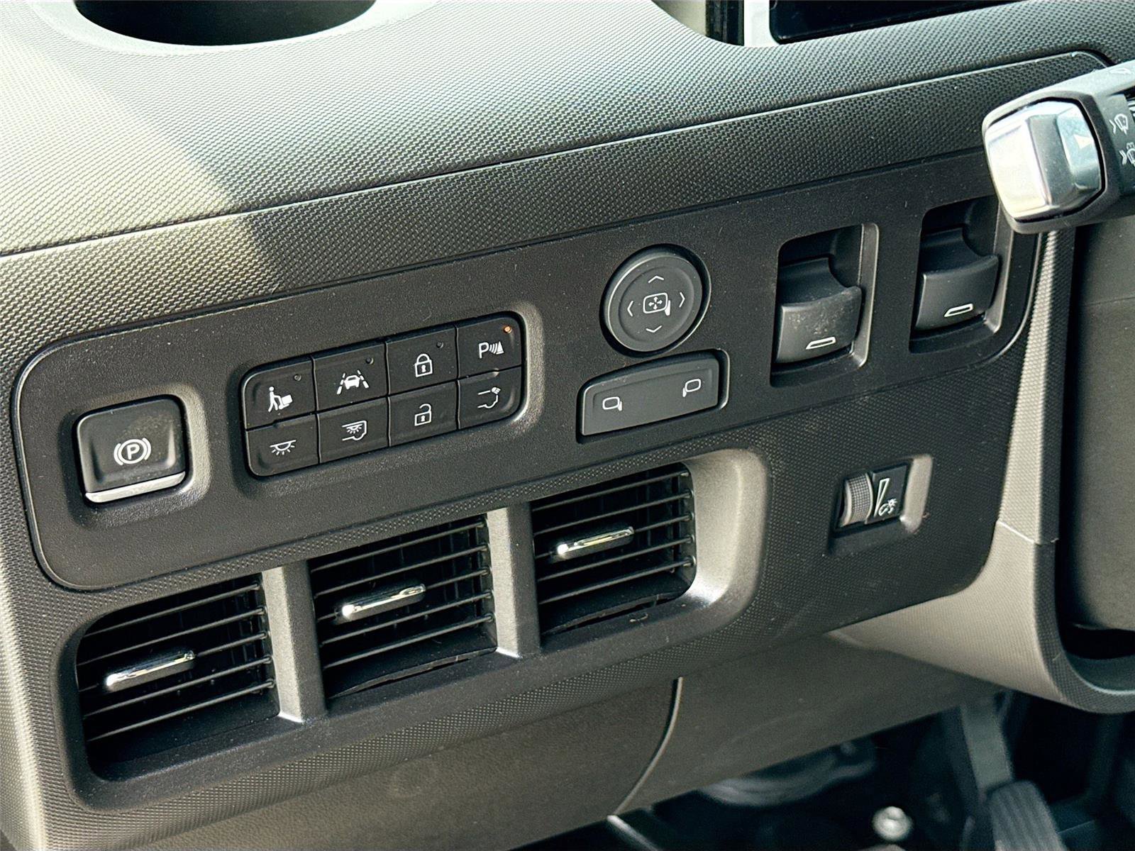 New 2025 Chevrolet Brightdrop 600 w/ Power Door Package AWD/4WD image 10