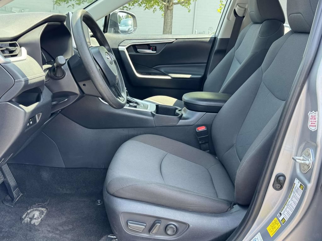 Used 2025 Toyota RAV4 XLE AWD/4WD image 20