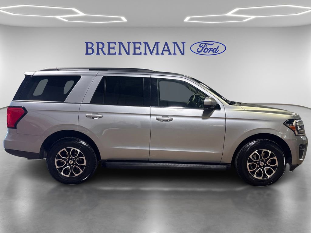 Used 2024 Ford Expedition XLT image 4