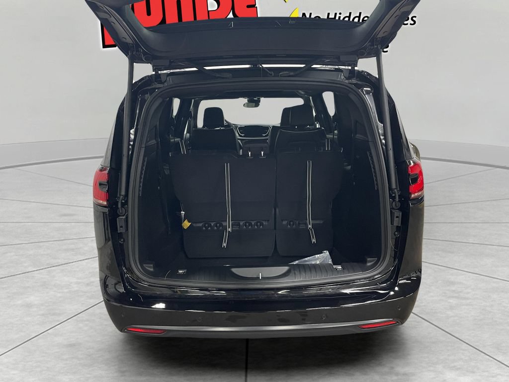 New 2027 Chrysler Pacifica Limited AWD/4WD image 12