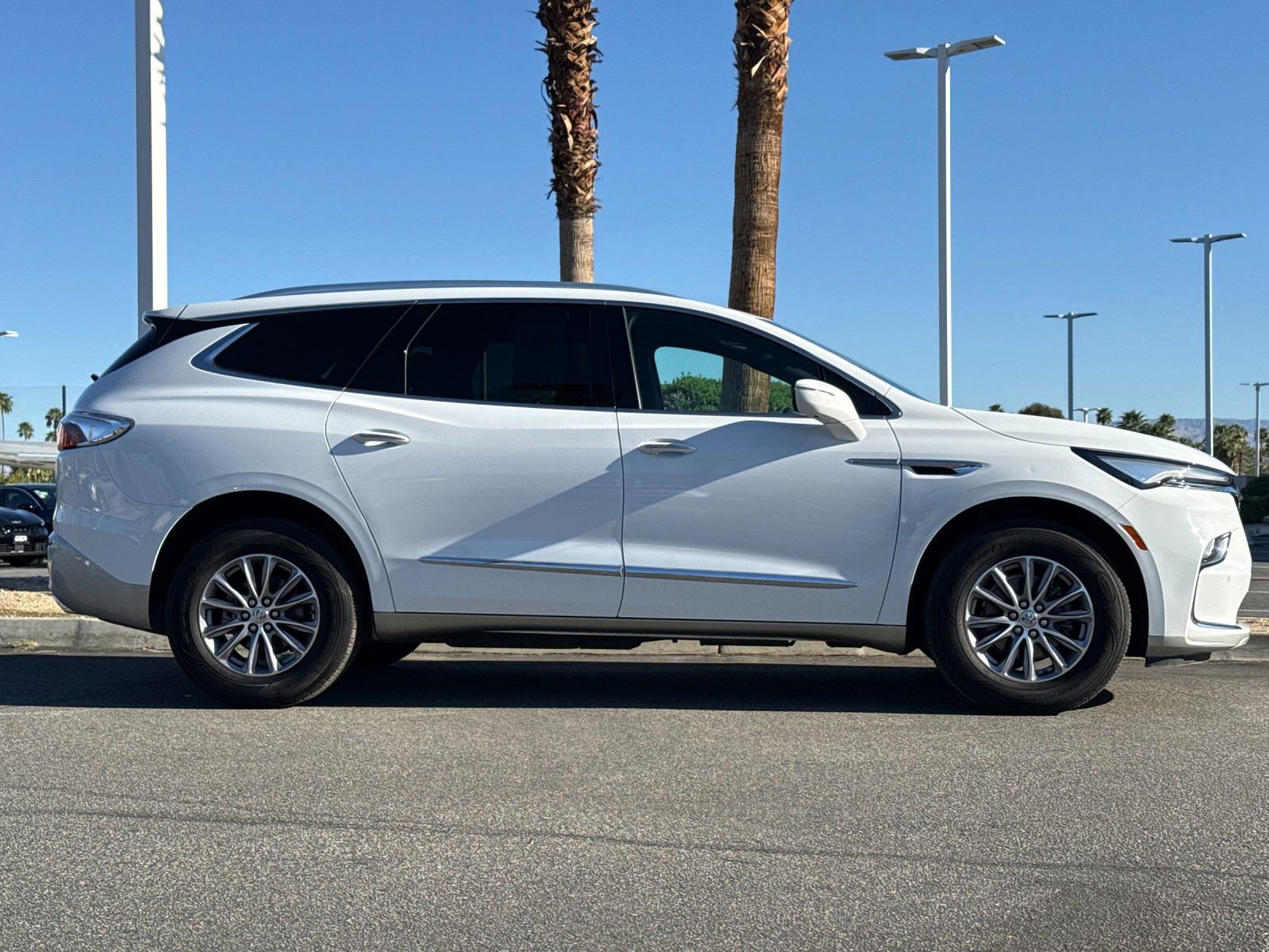 Used 2024 Buick Enclave Premium FWD image 2
