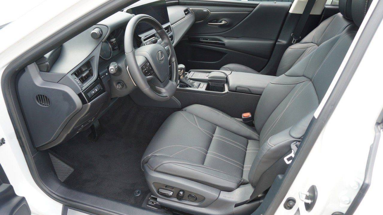 Certified 2022 Lexus ES 350 Ultra Luxury w/ Accessory Package 2 FWD image 13