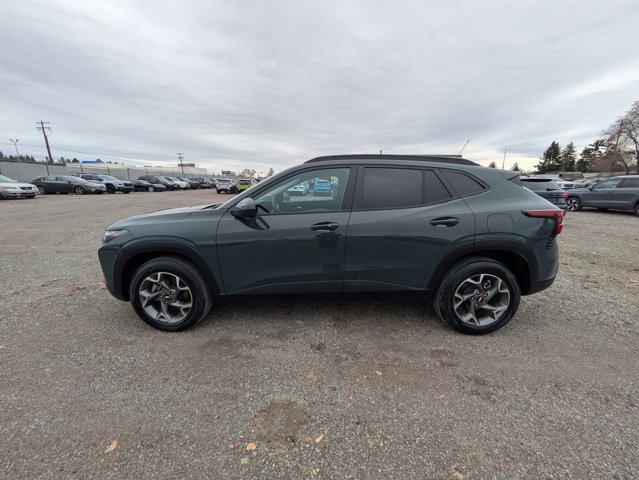 Used 2025 Chevrolet Trax LT w/ LT Convenience Package image 9