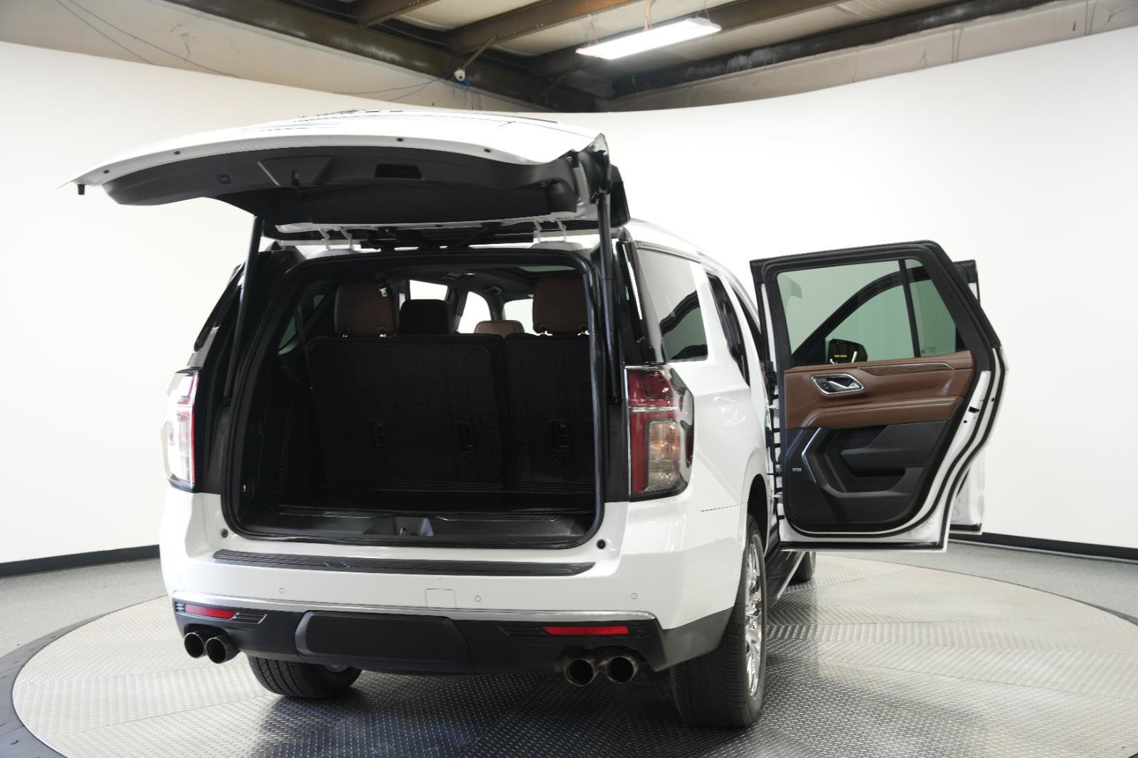 Used 2022 Chevrolet Tahoe High Country AWD/4WD image 12