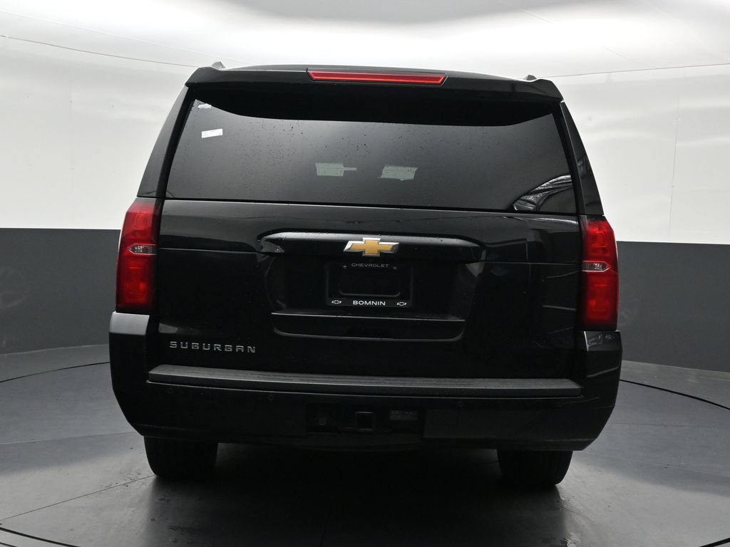 Used 2018 Chevrolet Suburban LT RWD image 4