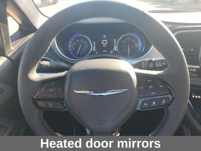 Used 2025 Chrysler Pacifica Limited image 10