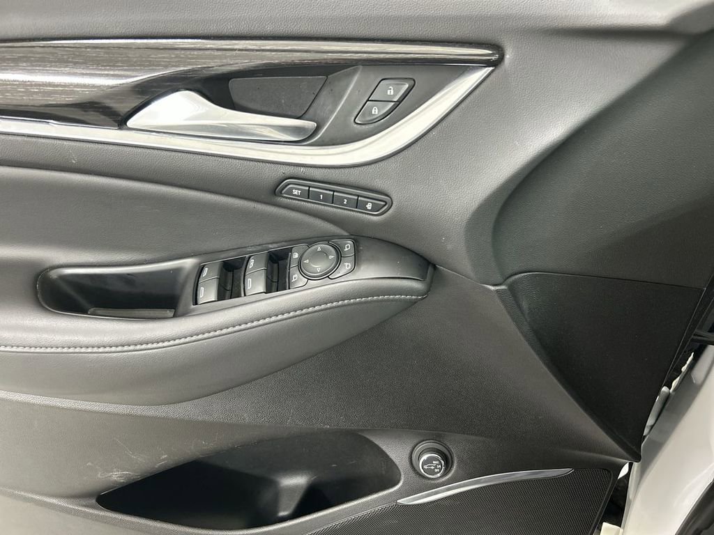 Used 2020 Buick Enclave Avenir w/ Avenir Technology Package AWD/4WD image 11