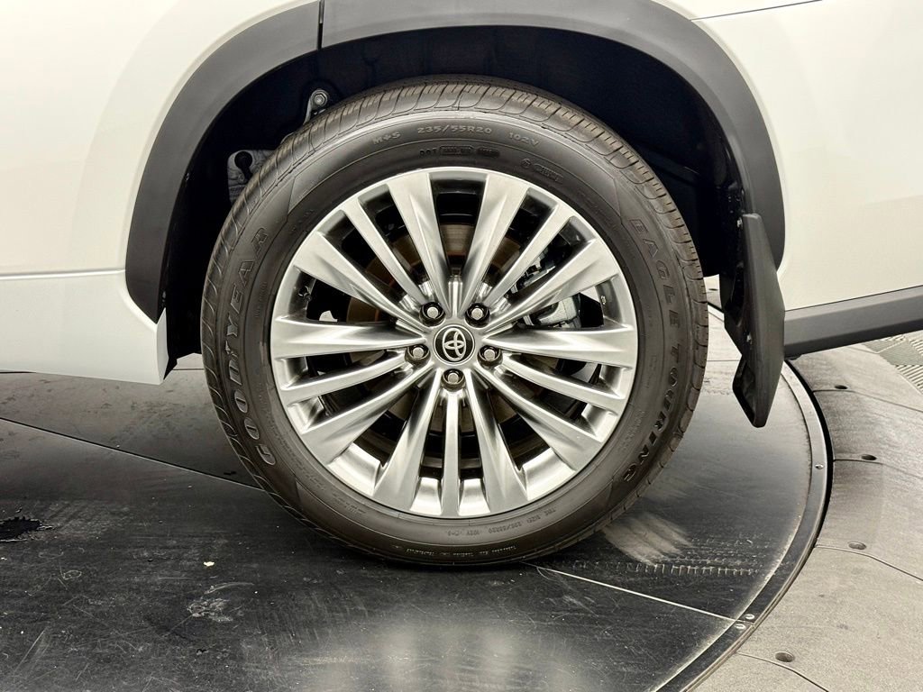 Used 2026 Toyota Highlander Platinum image 14