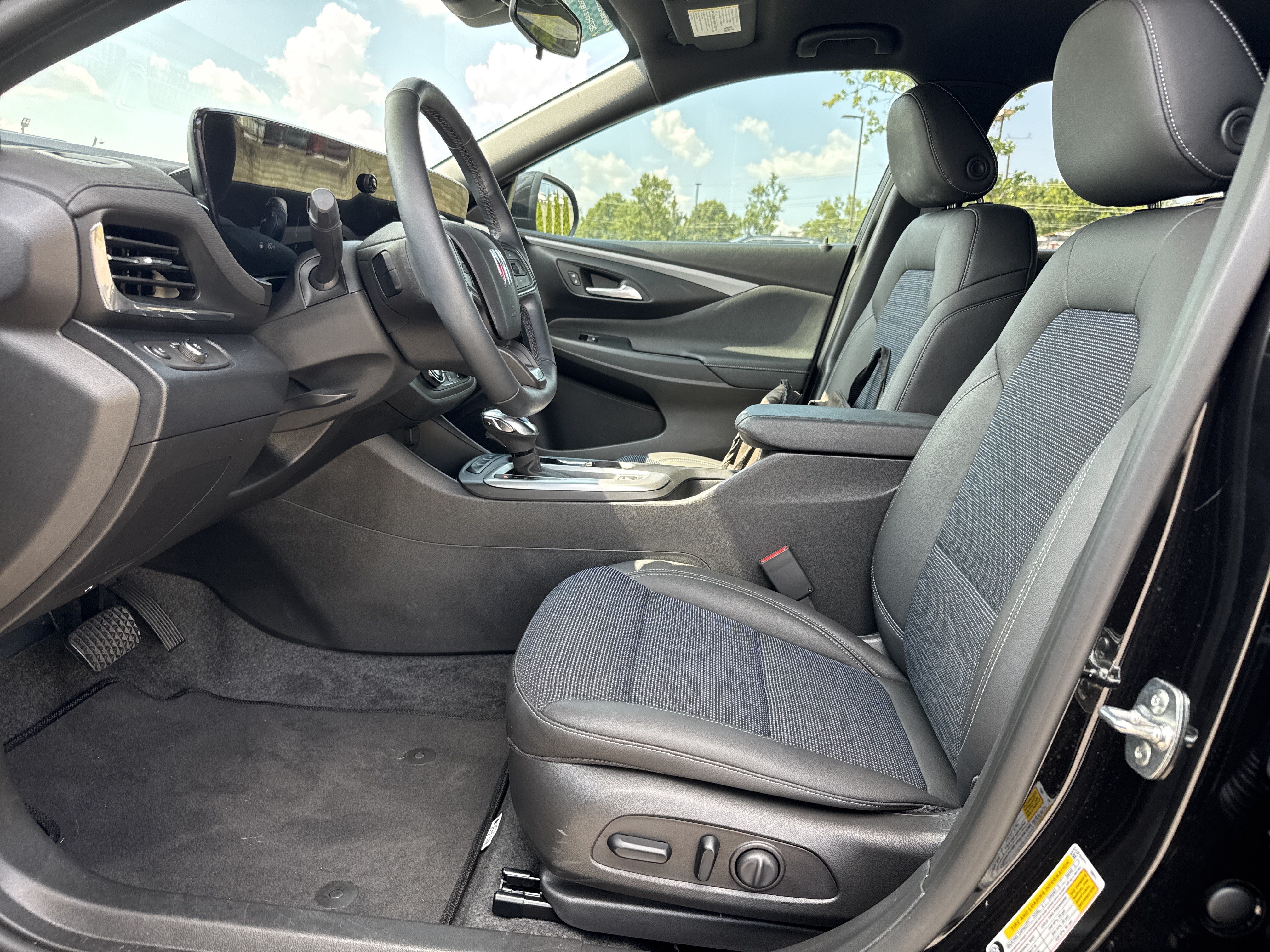 Used 2025 Buick Envista Preferred w/ Convenience I Package FWD image 16