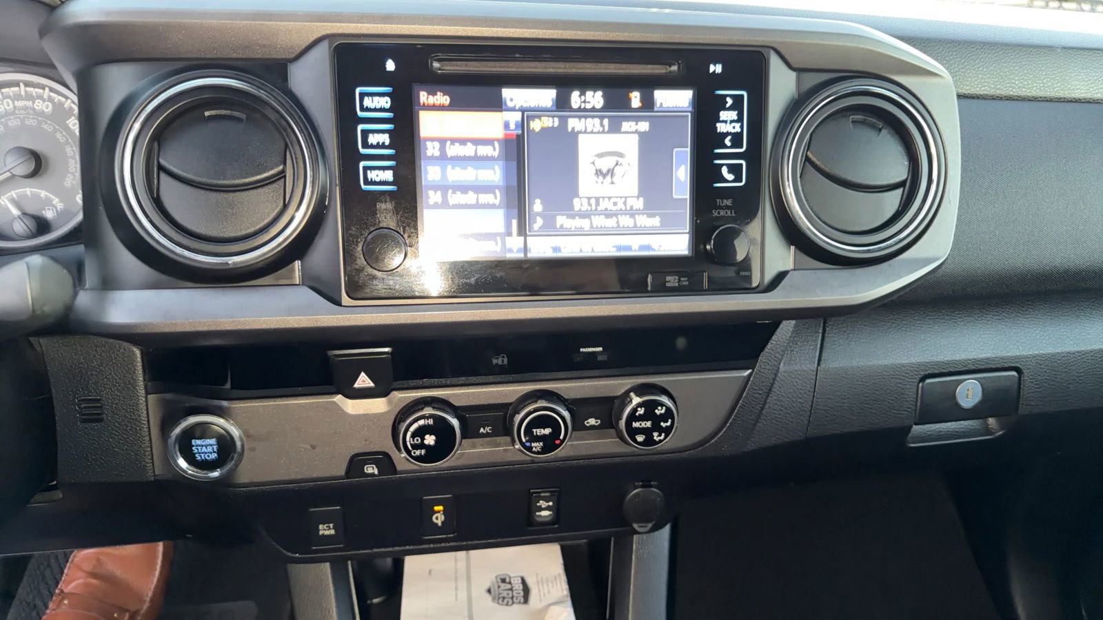 Used 2016 Toyota Tacoma TRD Sport image 21