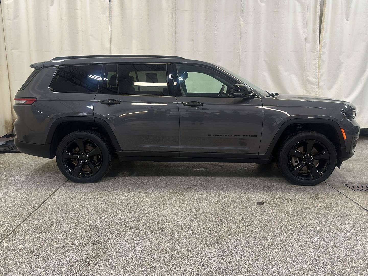 Certified 2024 Jeep Grand Cherokee L Altitude AWD/4WD image 6