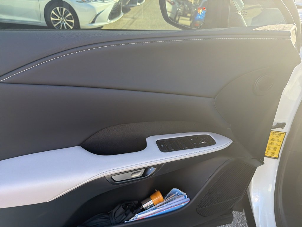 Used 2025 Lexus RX 350h image 16