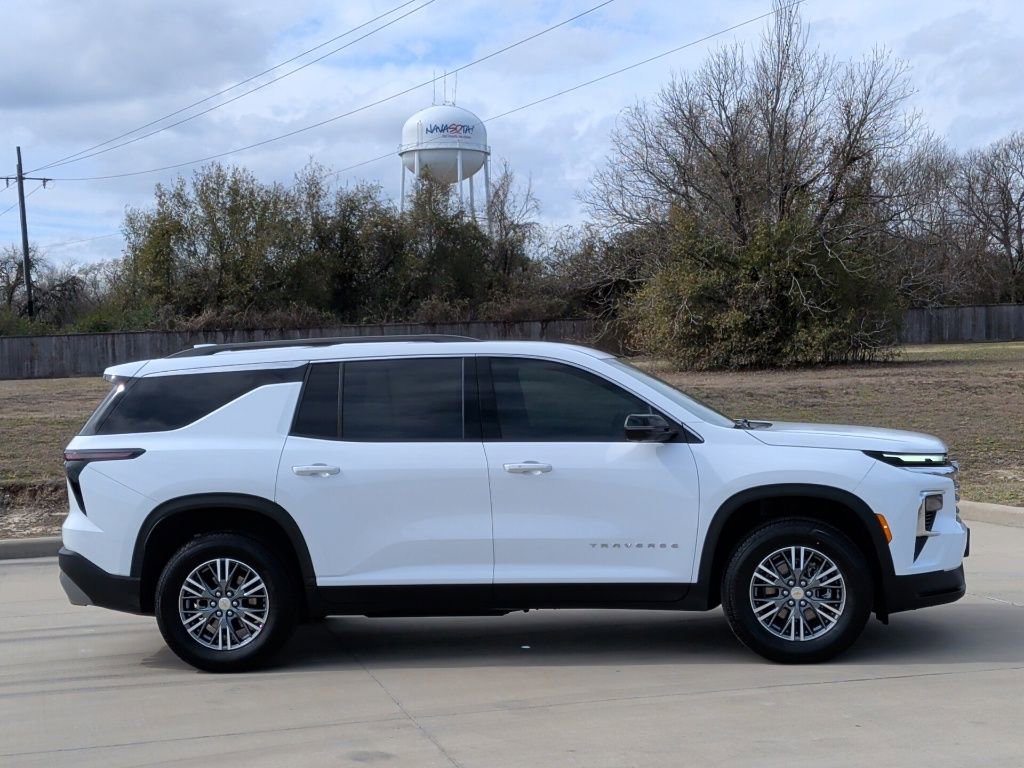 Used 2025 Chevrolet Traverse LT w/ Driver Confidence Package image 9