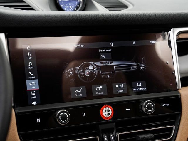 Certified 2025 Porsche Macan image 19