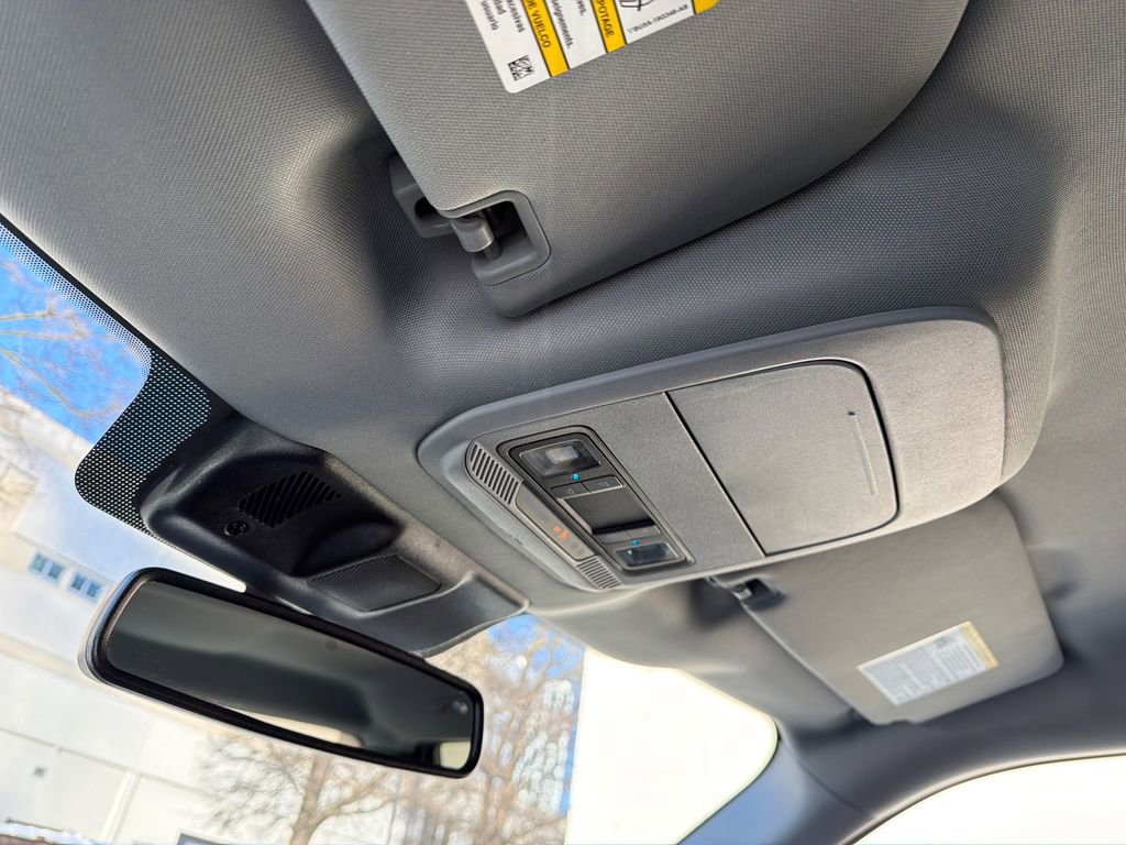 Used 2025 Ford F150 Lightning XLT image 30