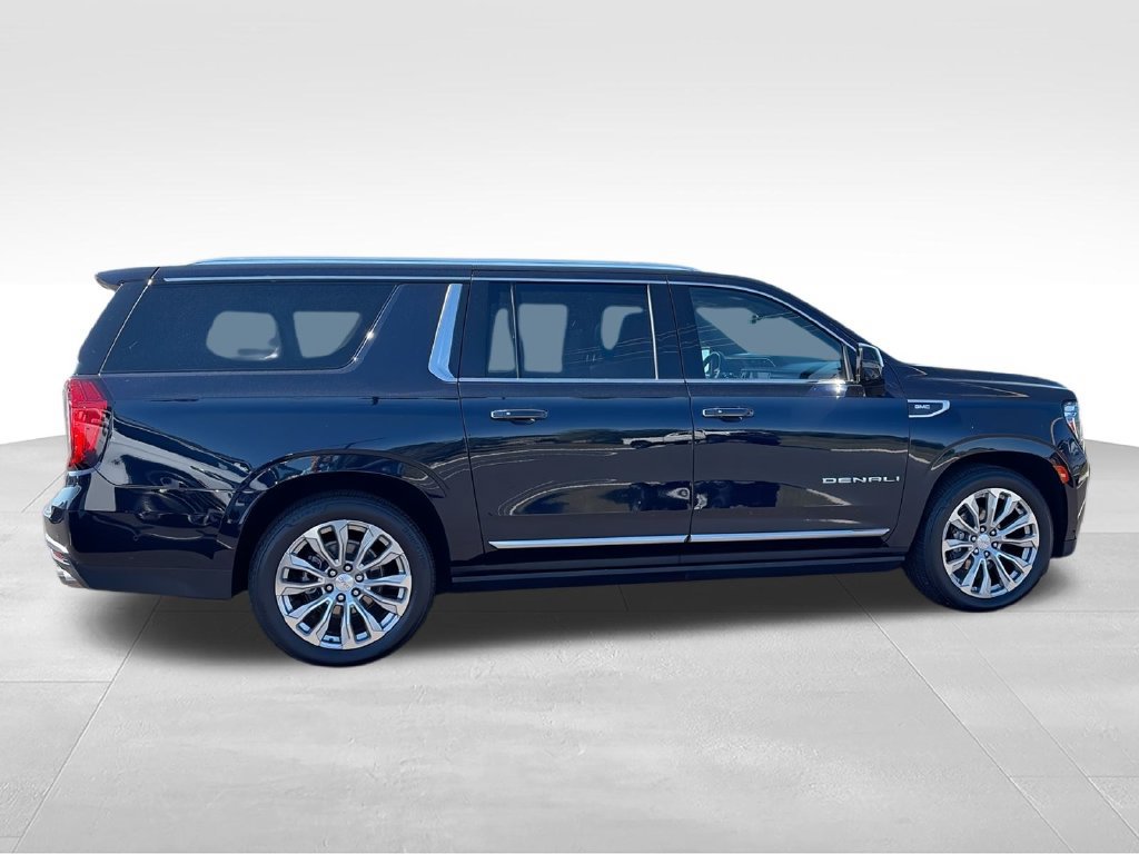 Used 2024 GMC Yukon XL Denali w/ Denali Reserve Package AWD/4WD image 8