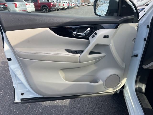 Used 2022 Nissan Rogue Sport SL w/ Premium Package image 27