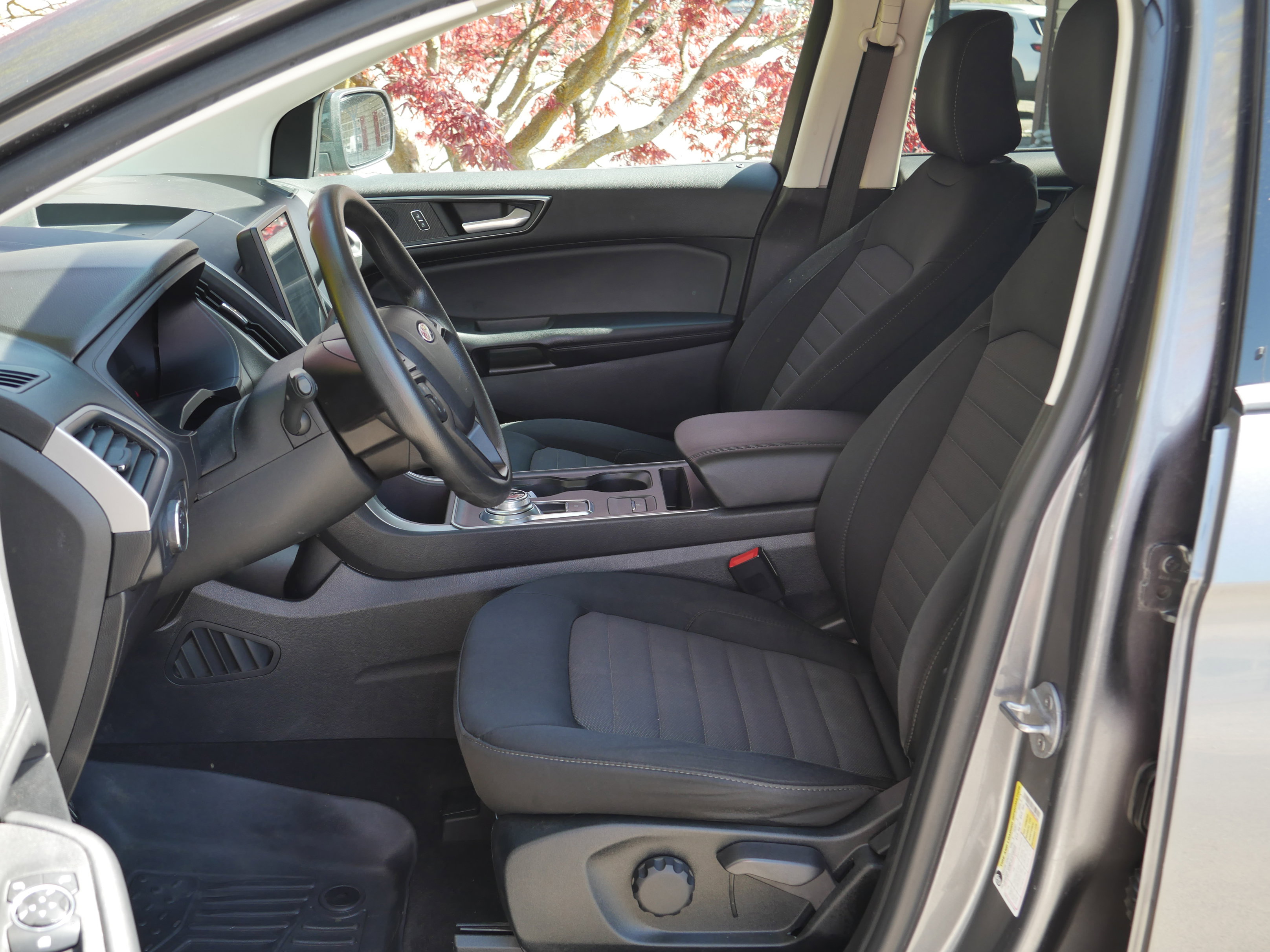 Certified 2022 Ford Edge SE w/ Black Appearance Package AWD/4WD image 3