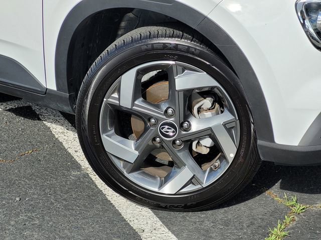 Certified 2025 Hyundai Venue SEL image 9