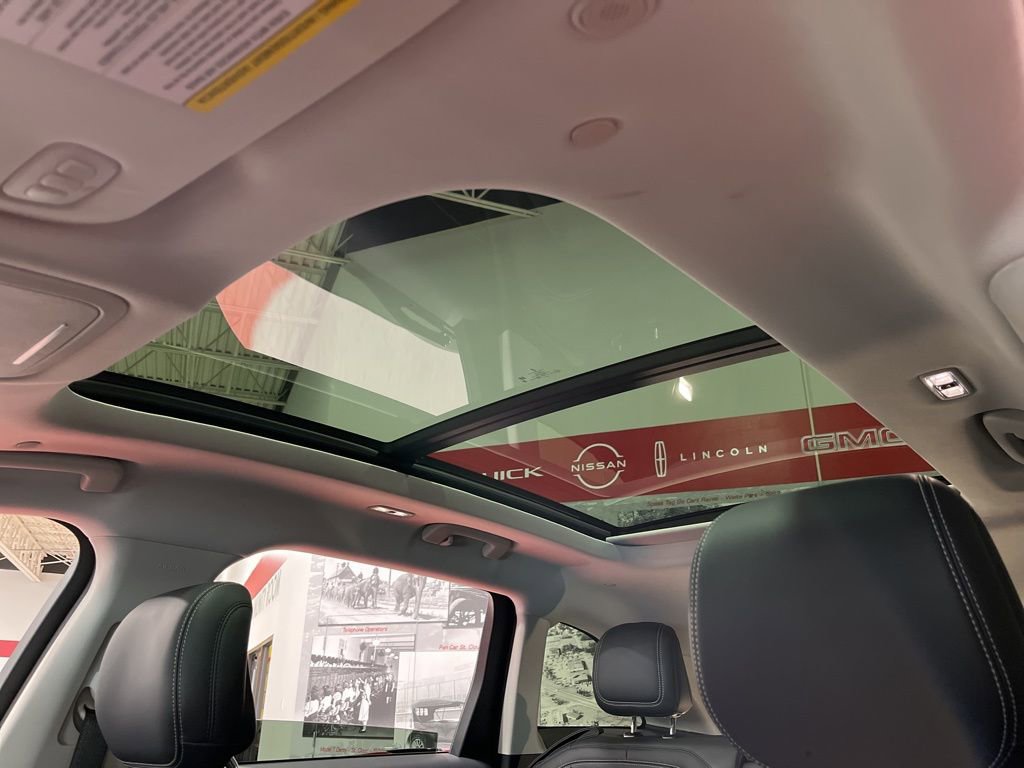 Used 2025 Lincoln Nautilus Reserve image 12