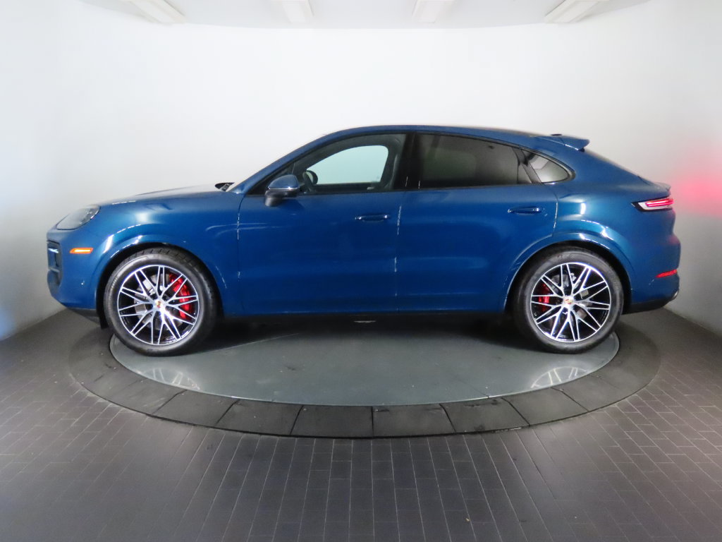 Certified 2025 Porsche Cayenne S AWD/4WD image 2