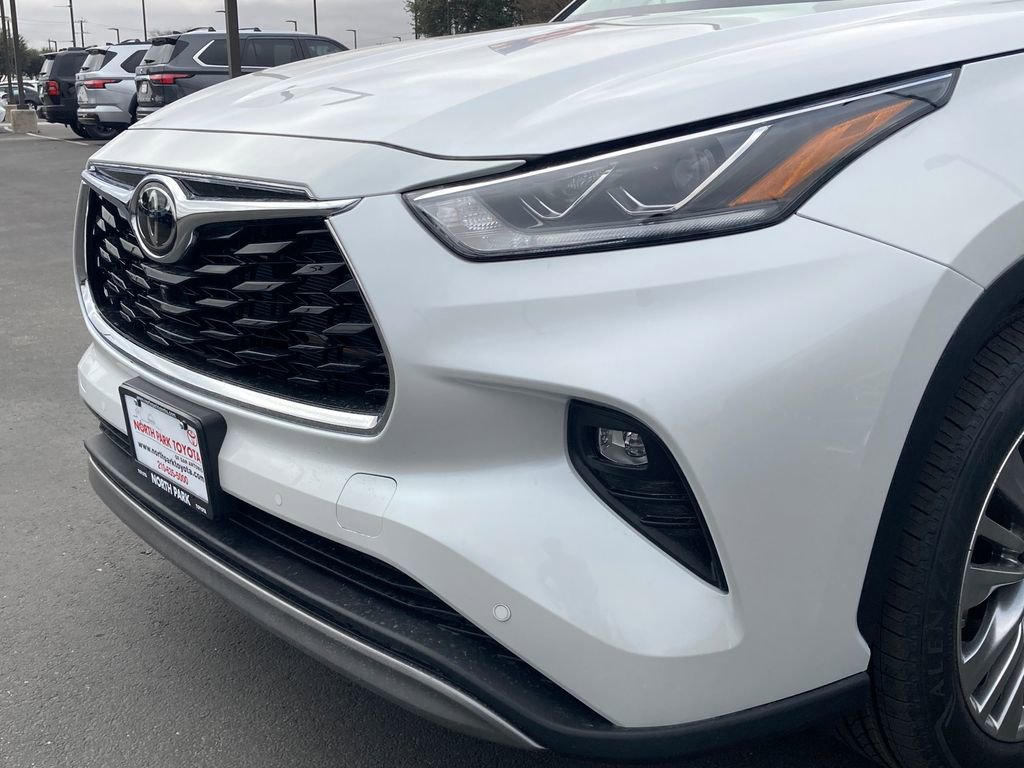 New 2026 Toyota Highlander Platinum AWD/4WD image 7