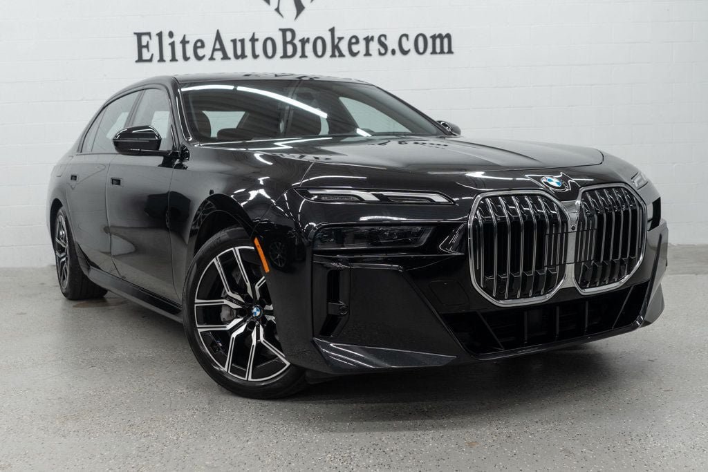 Used 2023 BMW 760i xDrive AWD/4WD image 7