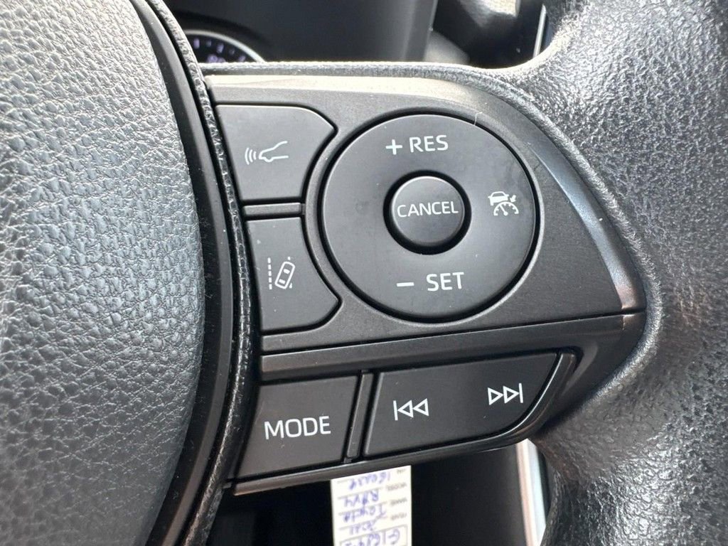 Used 2021 Toyota RAV4 LE image 18