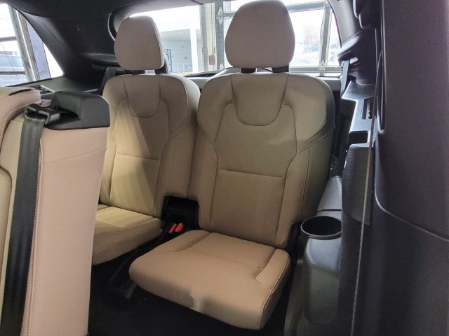 New 2026 Volvo XC90 B6 Plus w/ Protection Package Premier AWD/4WD image 13