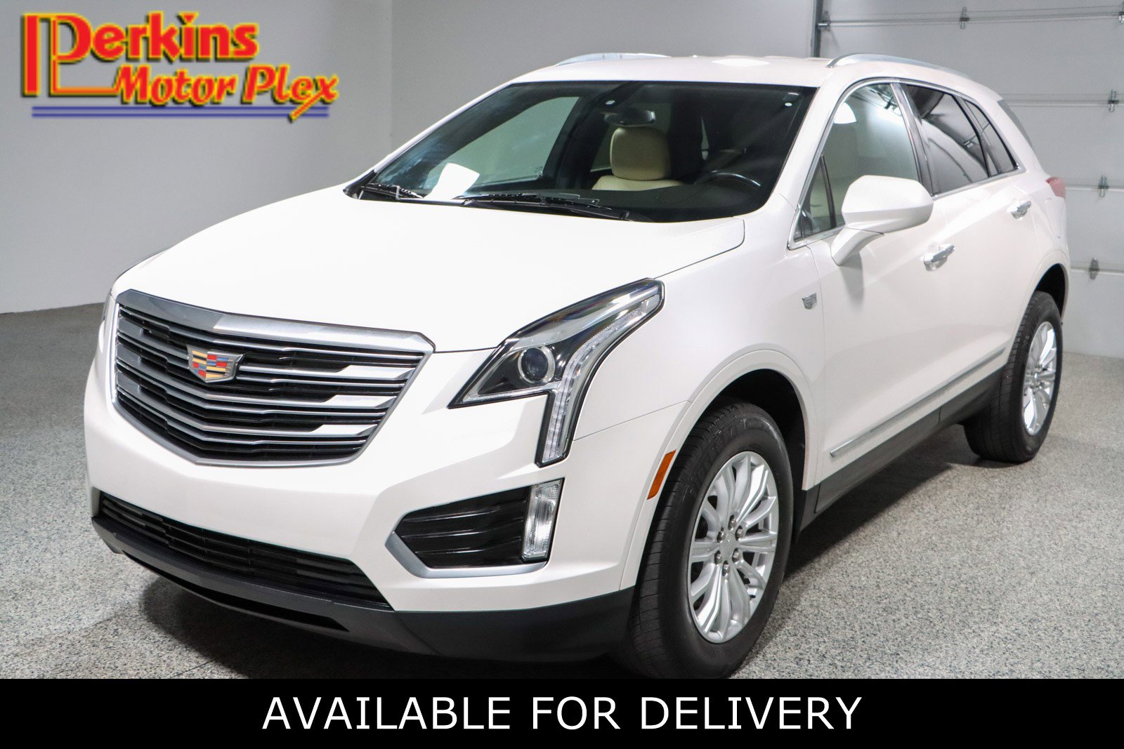 Used 2018 Cadillac XT5 FWD w/ LPO, Wheel Lock Package image 1