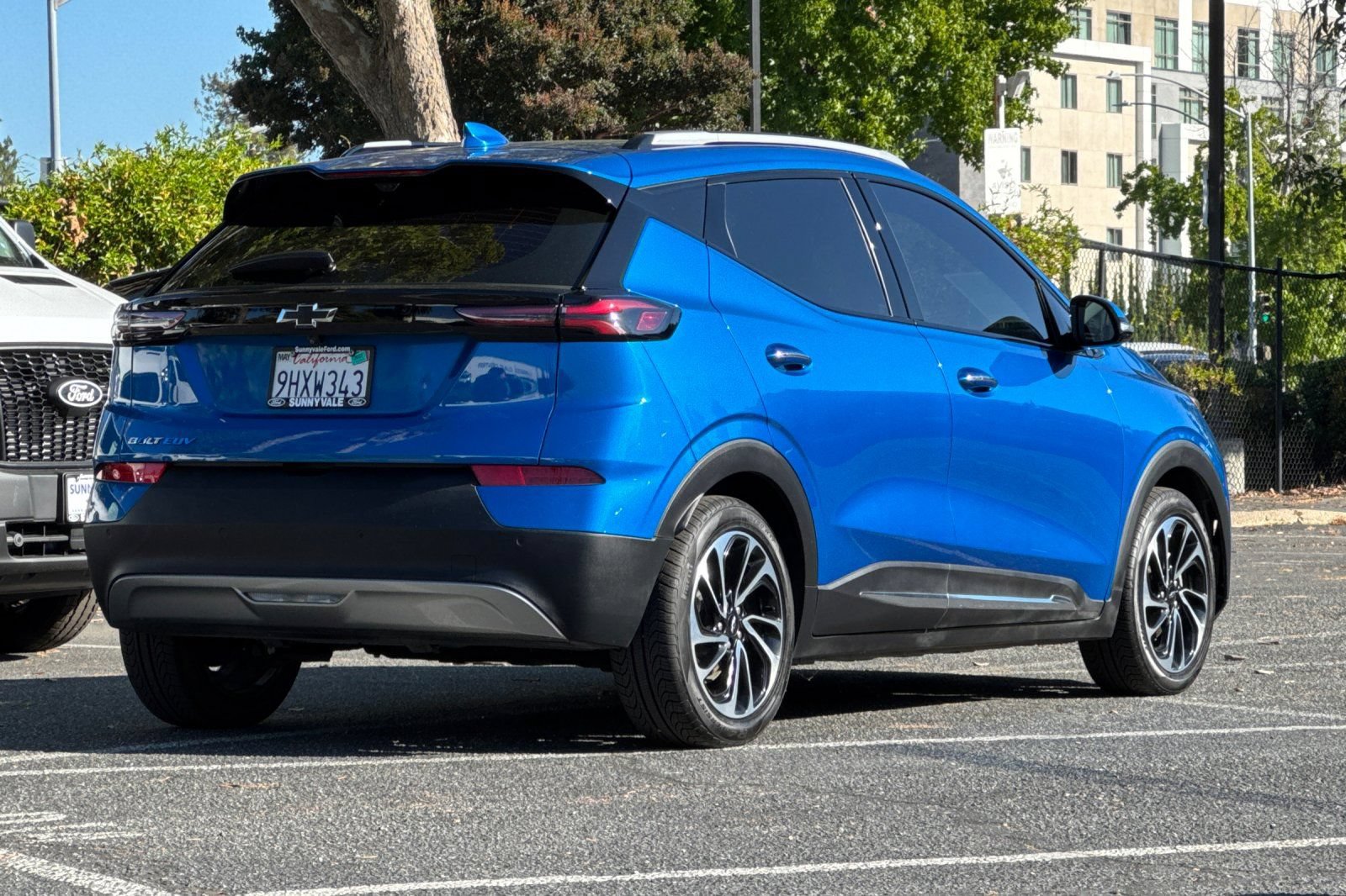 Used 2023 Chevrolet Bolt EUV Premier w/ Super Cruise Package FWD image 4