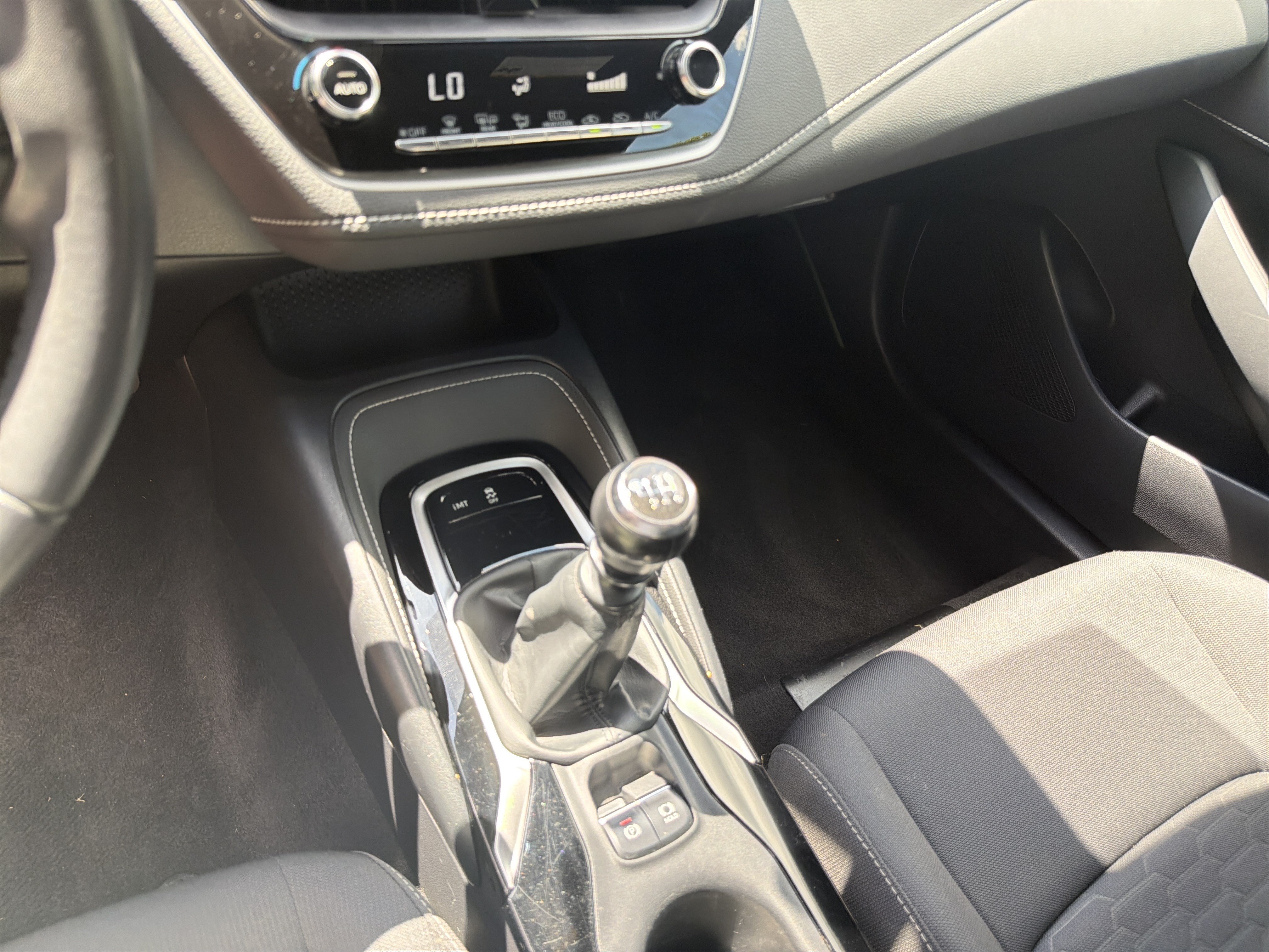 Used 2020 Toyota Corolla SE FWD image 29