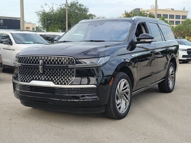 Certified 2025 Lincoln Navigator Reserve AWD/4WD image 3