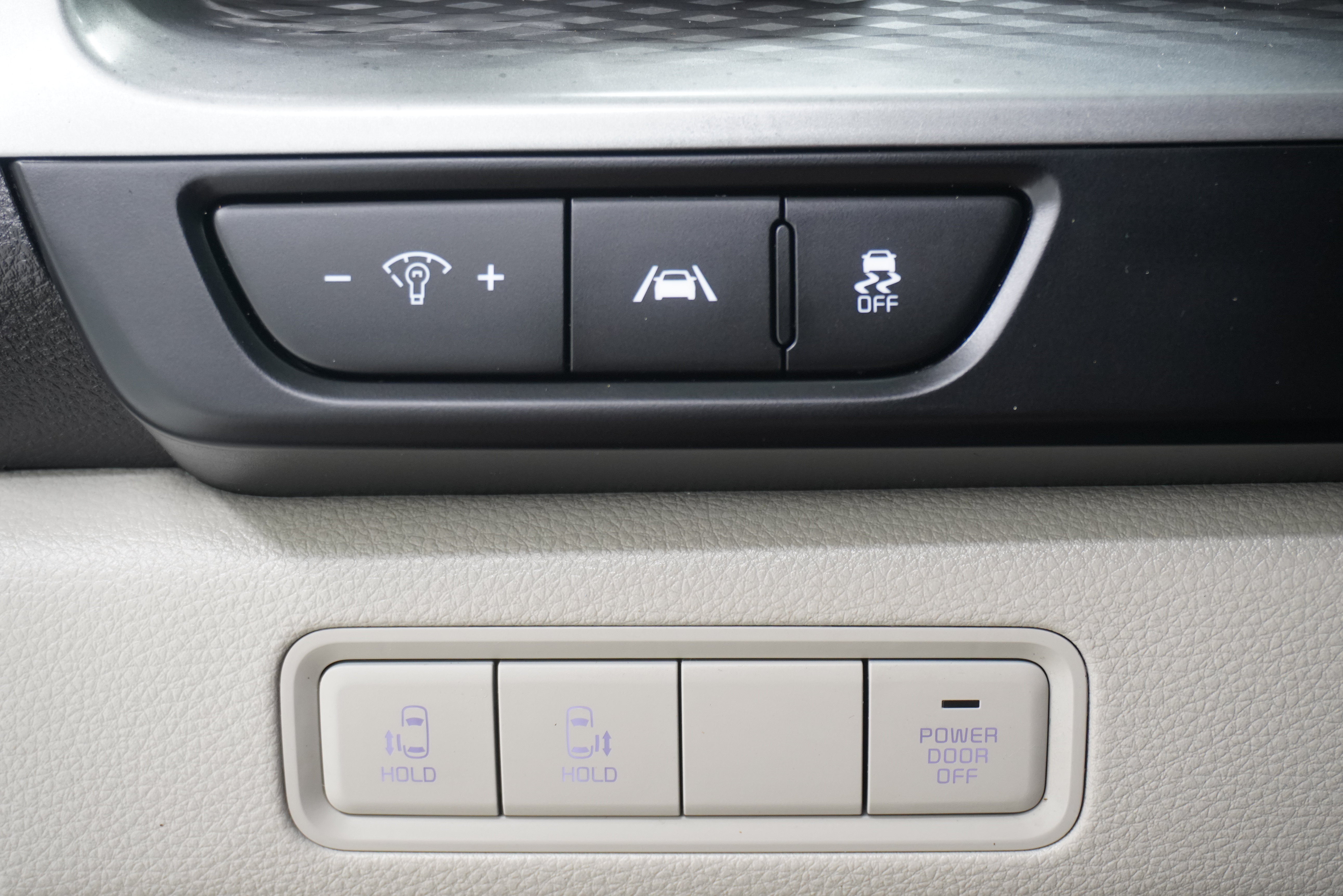 Used 2022 Kia Carnival LX FWD image 23