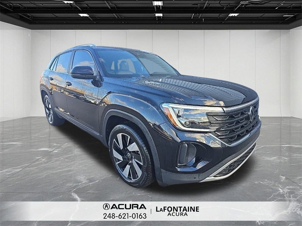 Used 2024 Volkswagen Atlas Cross Sport SE w/ Panoramic Sunroof Package image 3