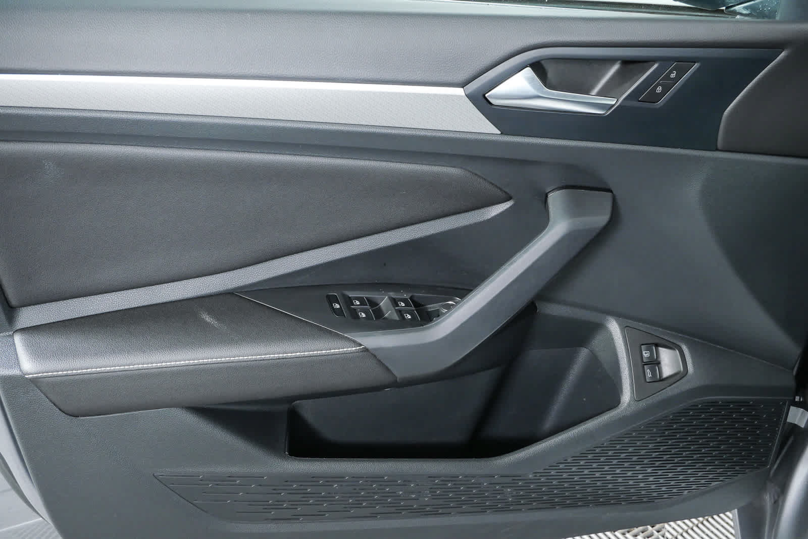 Certified 2024 Volkswagen Jetta S FWD image 9