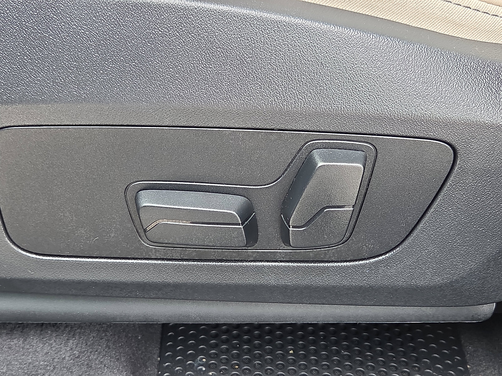 Used 2024 BMW X1 xDrive28i w/ Premium Package image 14