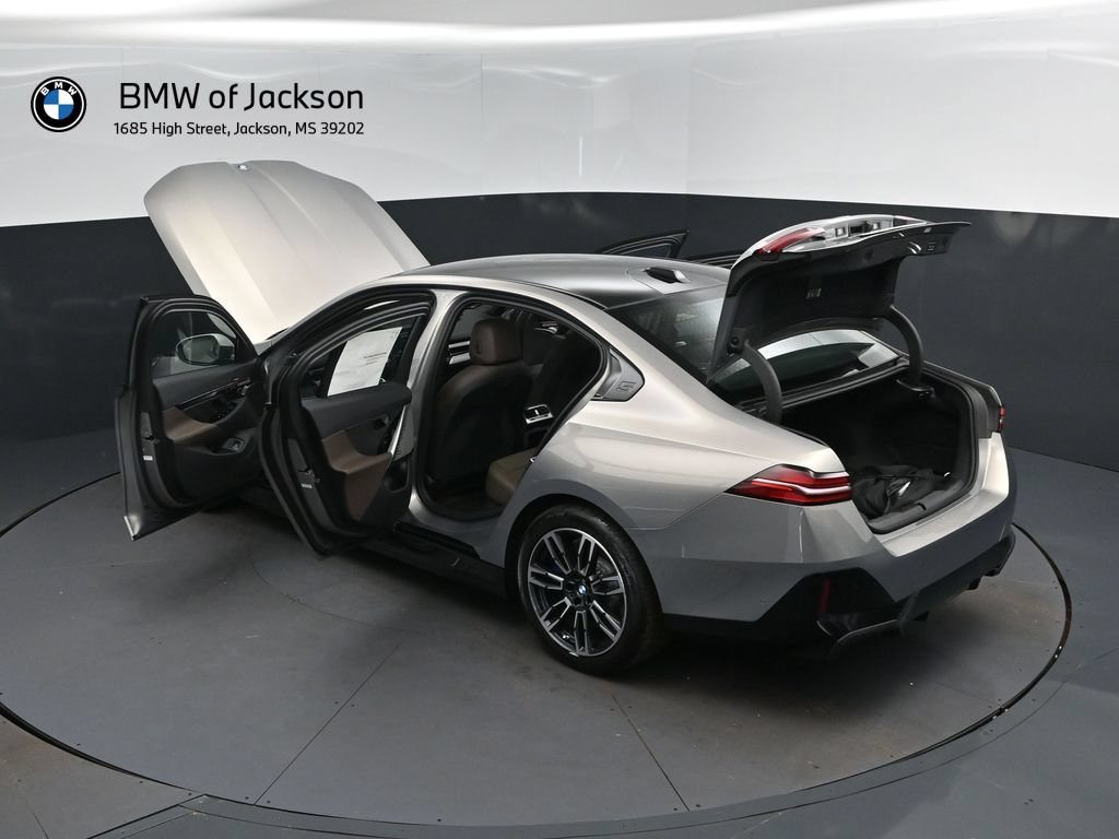 New 2027 BMW 550e xDrive w/ Premium Package AWD/4WD image 2