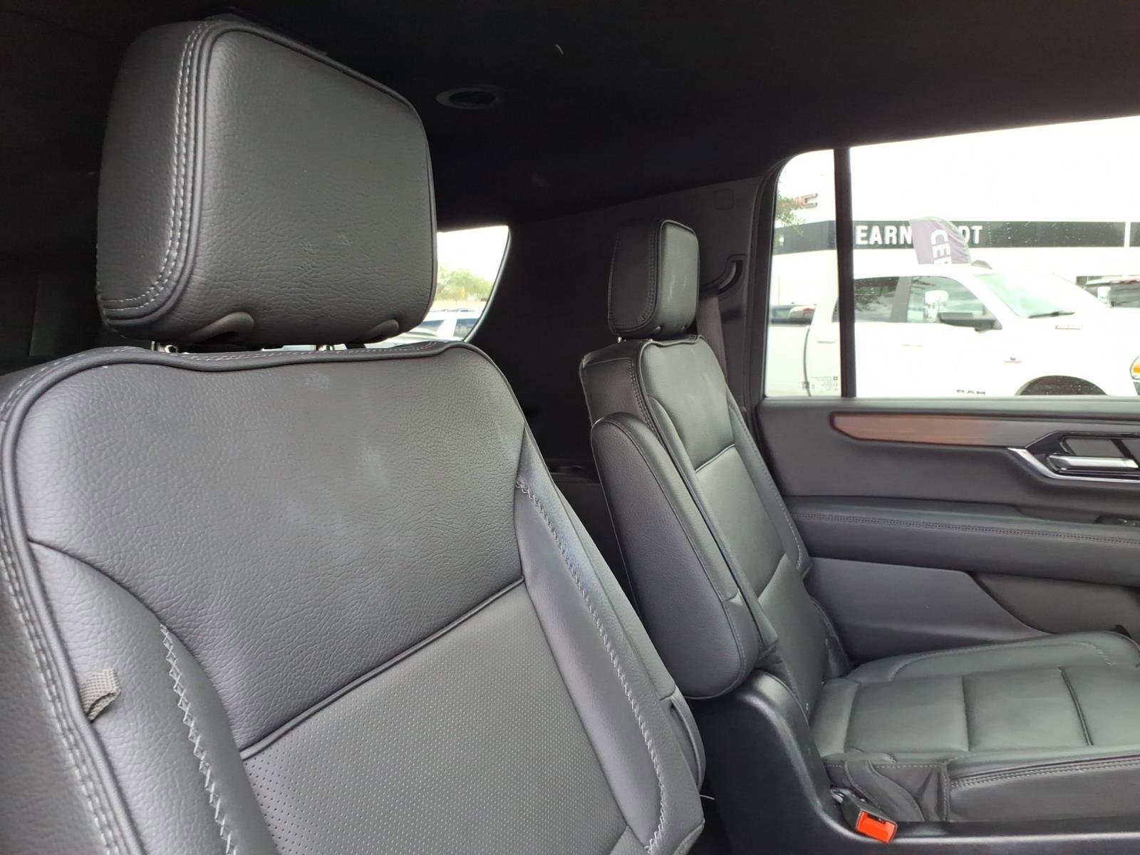 Used 2025 GMC Yukon XL Denali AWD/4WD image 15