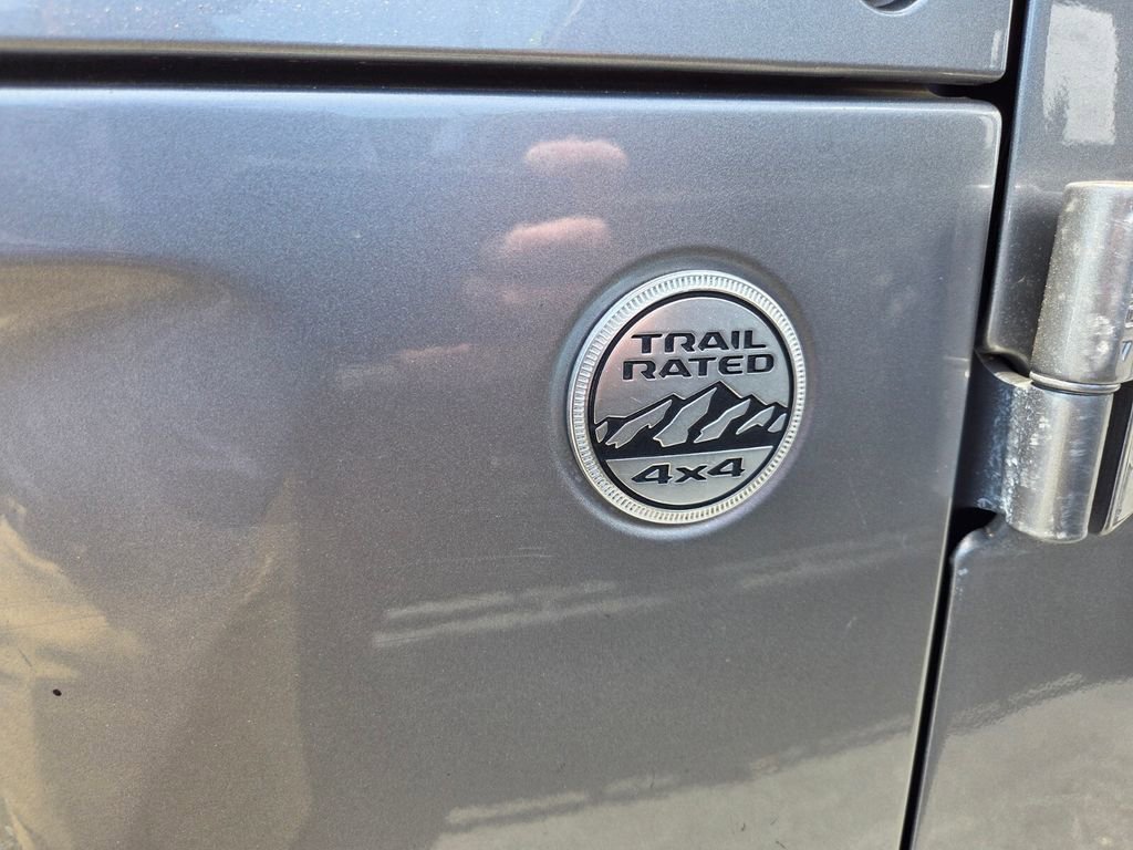 Used 2019 Jeep Wrangler Unlimited Sahara AWD/4WD image 6