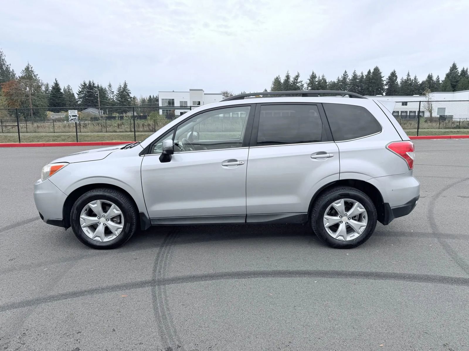 Used 2014 Subaru Forester 2.5i Touring image 2