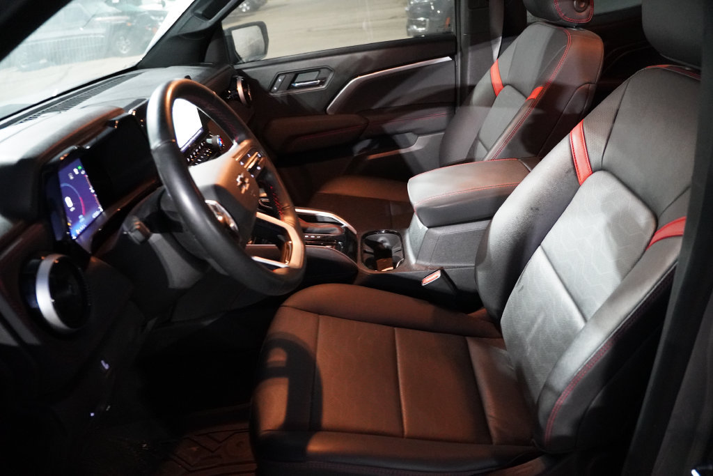 Used 2023 Chevrolet Colorado Z71 w/ Z71 Convenience Package 2 AWD/4WD image 4