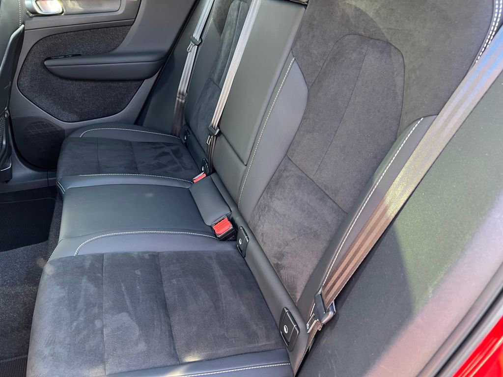 Used 2022 Volvo C40 P8 Recharge Ultimate image 12