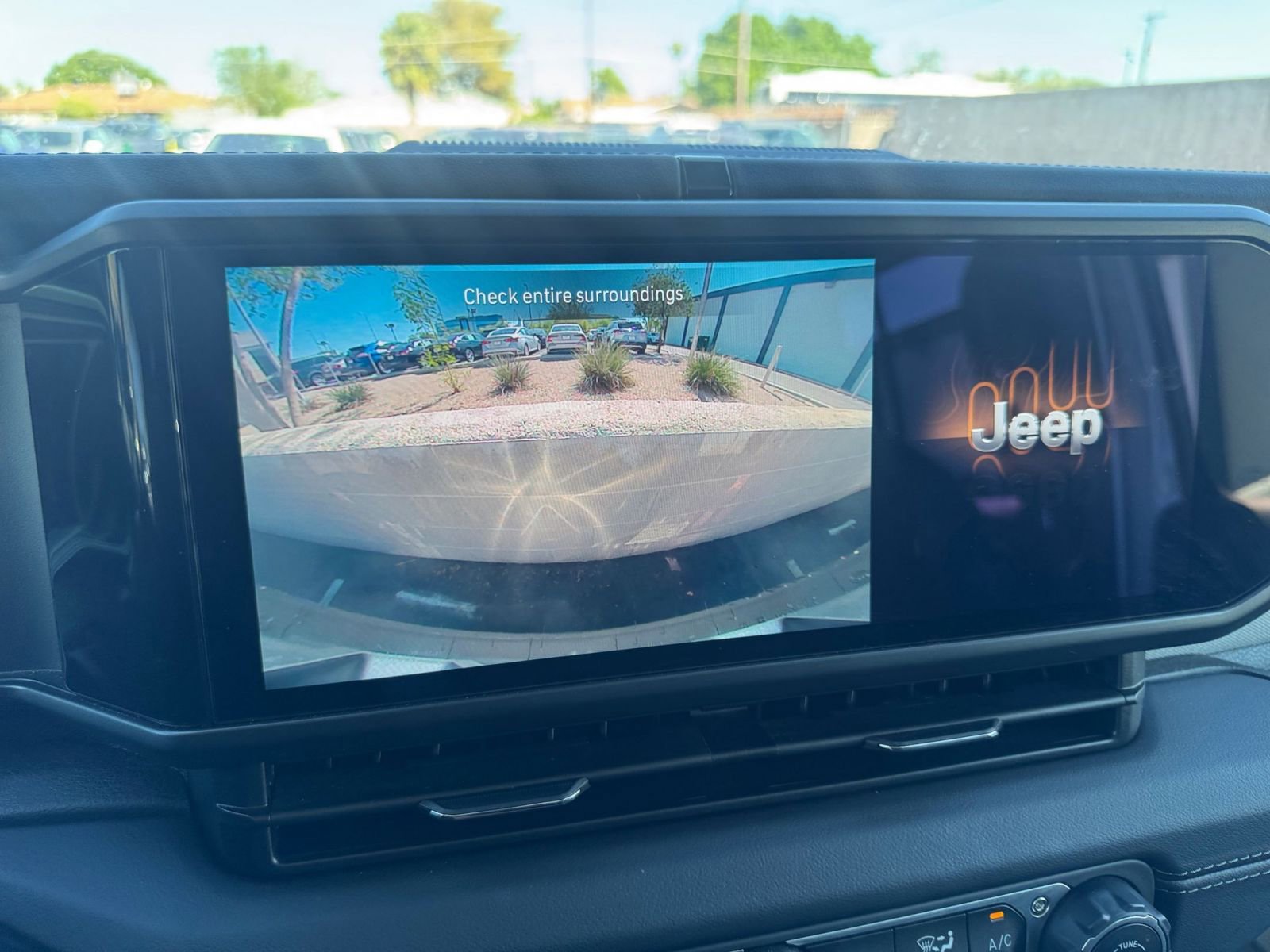 Used 2025 Jeep Wrangler Sahara image 17