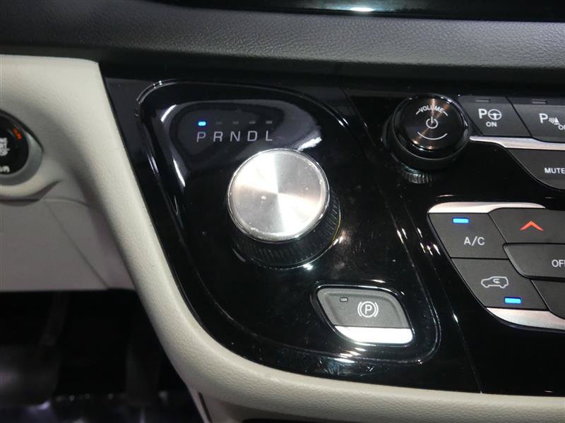 Used 2018 Chrysler Pacifica Touring-L Plus w/ Advanced Safetytec Group FWD image 36