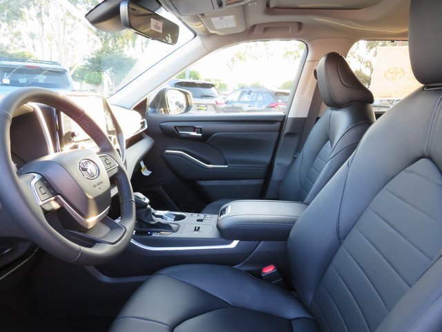 New 2025 Toyota Highlander XLE image 15