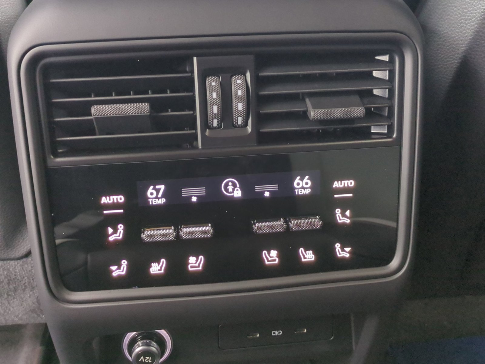 Used 2025 Porsche Cayenne image 19