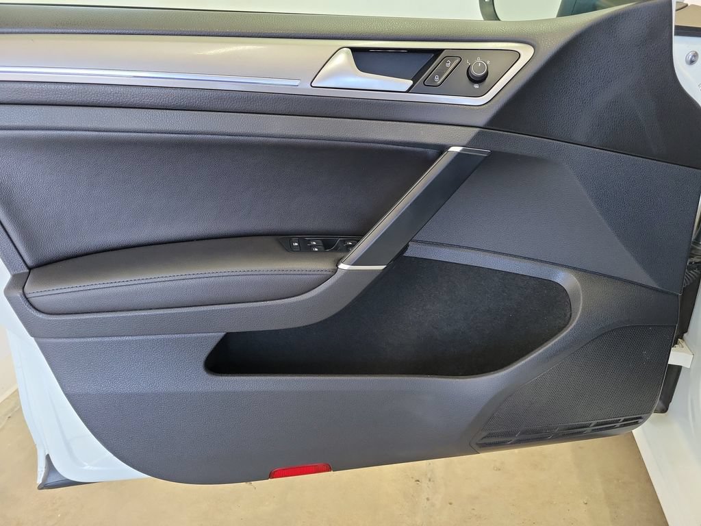 Used 2016 Volkswagen e-Golf SEL Premium FWD image 19