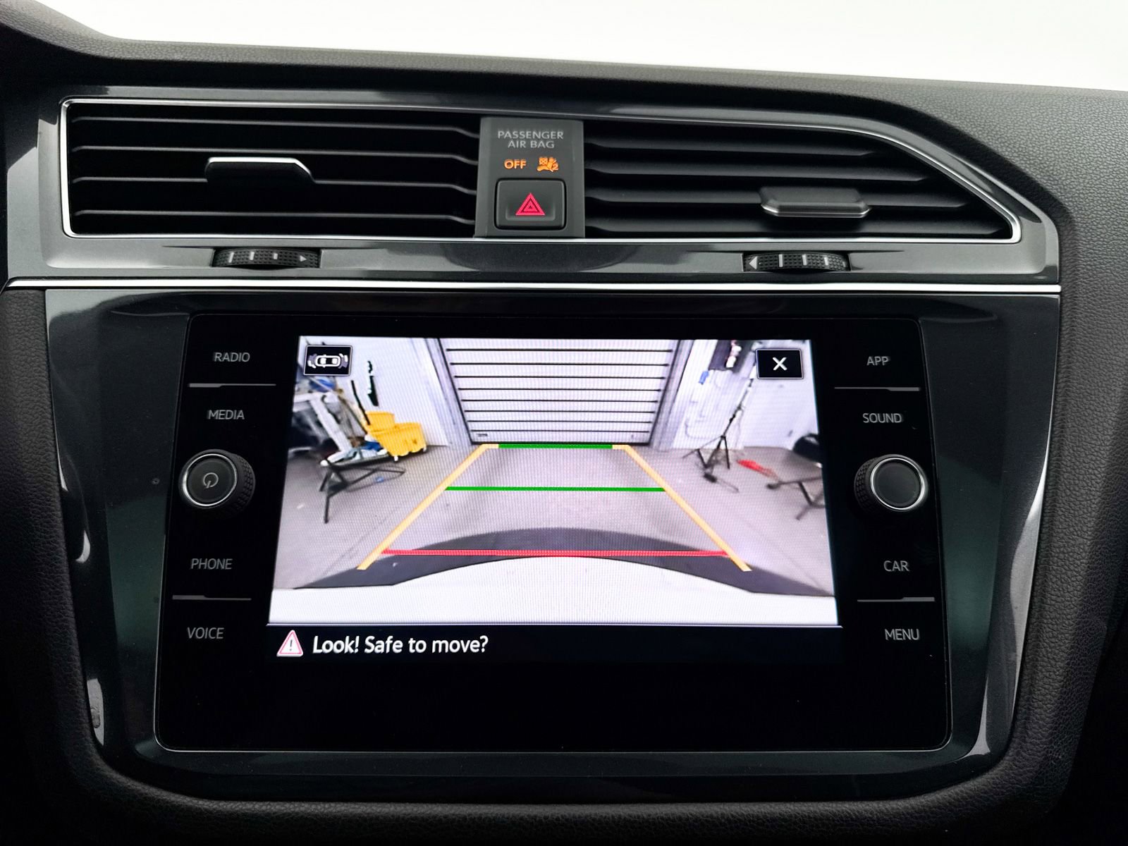 Used 2022 Volkswagen Tiguan SE FWD image 8